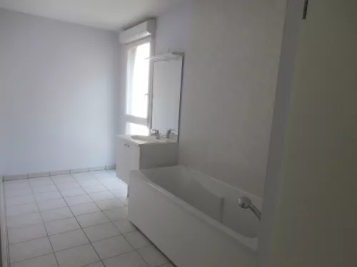 
            Location appartement T4  84.40m²  à Reims  (51100)  - ER.24211
            
