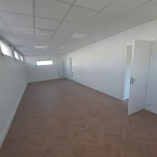 
            Location local-commercial  80.00m²  à Reims  (51100)  - ER.42066
            
