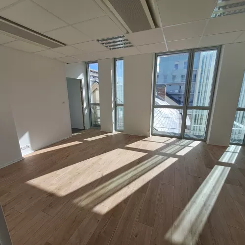 
            Location local-commercial  70.00m²  à Reims  (51100)  - ER.42586
            