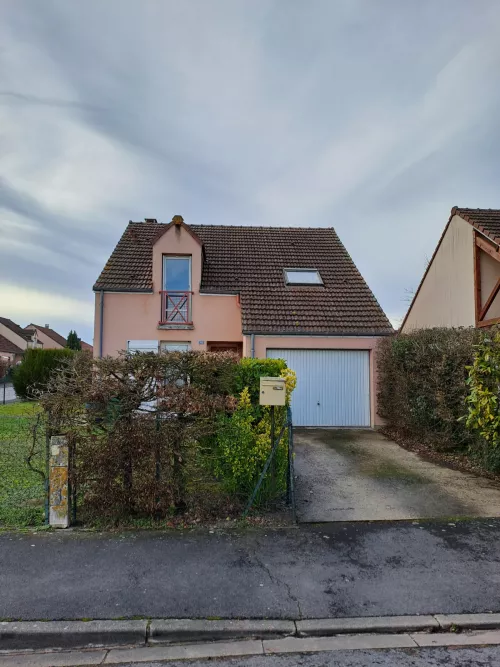 
            Location maison T5  110.21m²  à Sezanne  (51120)  - ER.66334
            