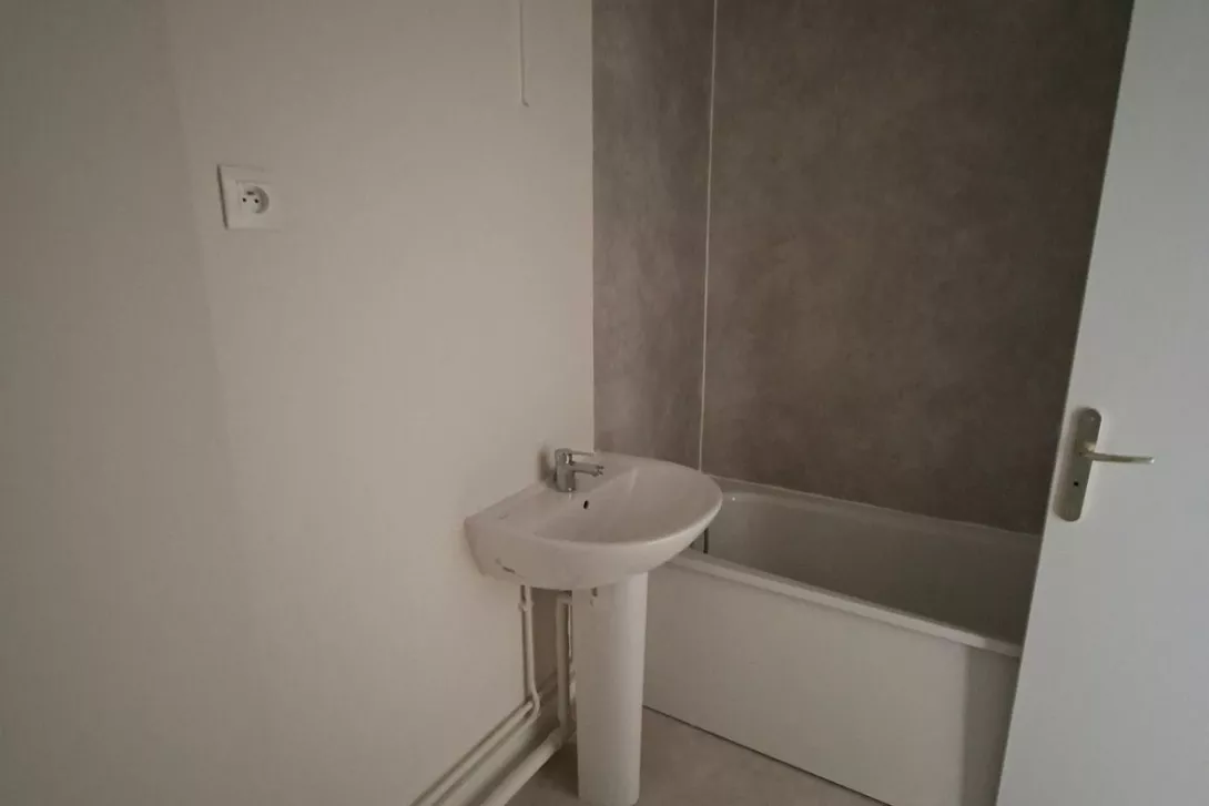  Achat appartement T4  77.00m²  à Reims  (51100)  - ER.11089 - Galerie 3 - Ouvrir l'image en pleine taille