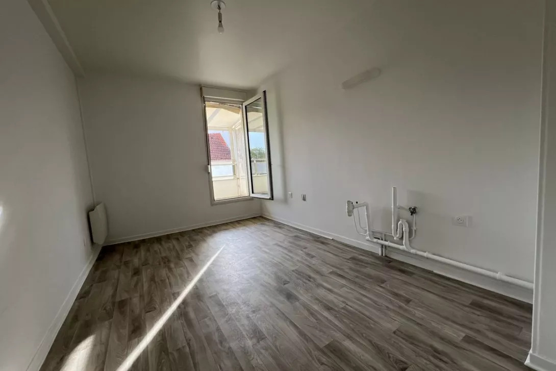  Achat appartement T5  102.00m²  à Cormontreuil  (51350)  - ER.15610 - Galerie 6 - Ouvrir l'image en pleine taille