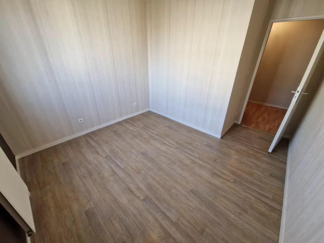  Location appartement T4  84.00m²  à Reims  (51100)  - ER.17793 - Galerie 5 - Ouvrir l'image en pleine taille