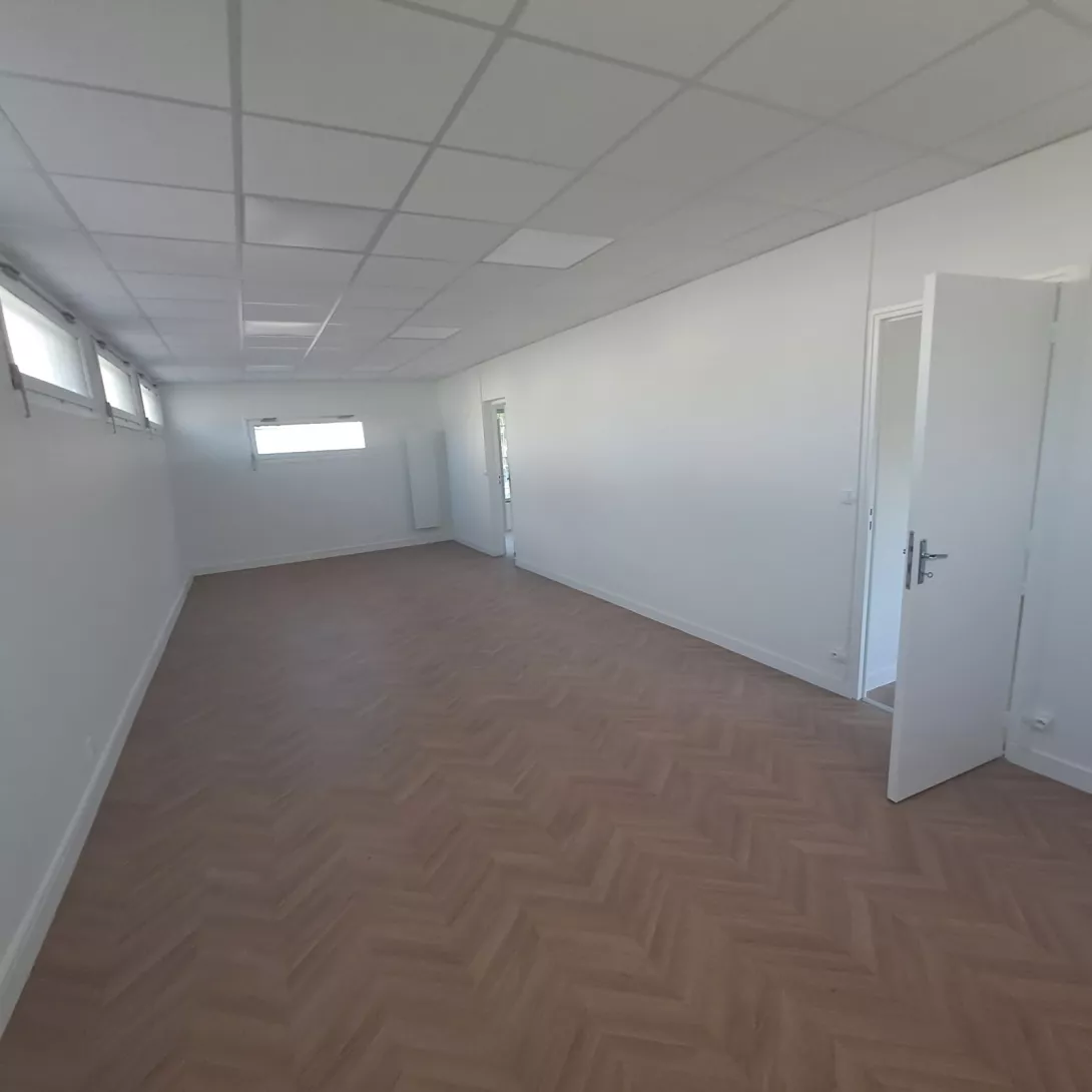  Location local-commercial  80.00m²  à Reims  (51100)  - ER.42066 - Galerie 1 - Ouvrir l'image en pleine taille