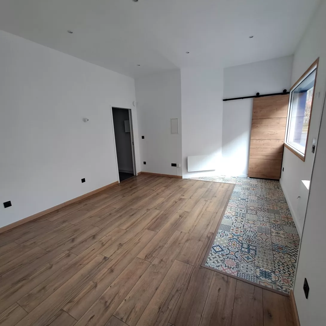  Location local-commercial  76.76m²  à Reims  (51100)  - ER.42139 - Galerie 2 - Ouvrir l'image en pleine taille