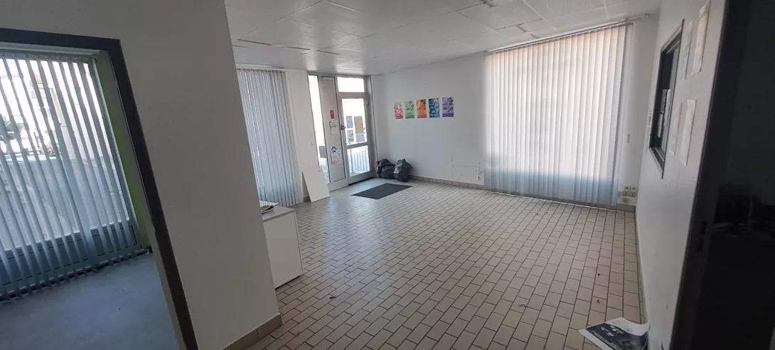  Location local-commercial  63.00m²  à Reims  (51100)  - ER.42184 - Galerie 2 - Ouvrir l'image en pleine taille