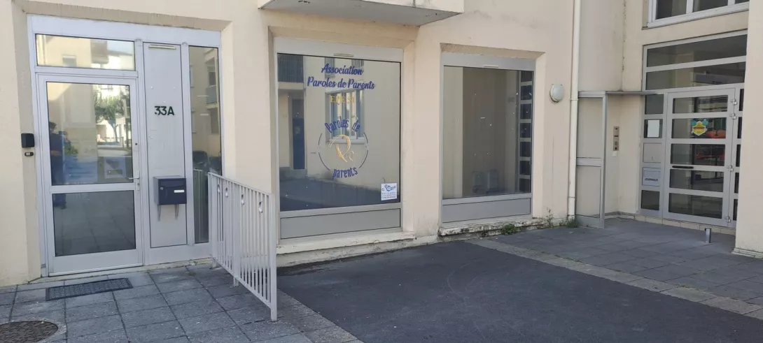  Location local-commercial  63.00m²  à Reims  (51100)  - ER.42184 - Galerie 1 - Ouvrir l'image en pleine taille