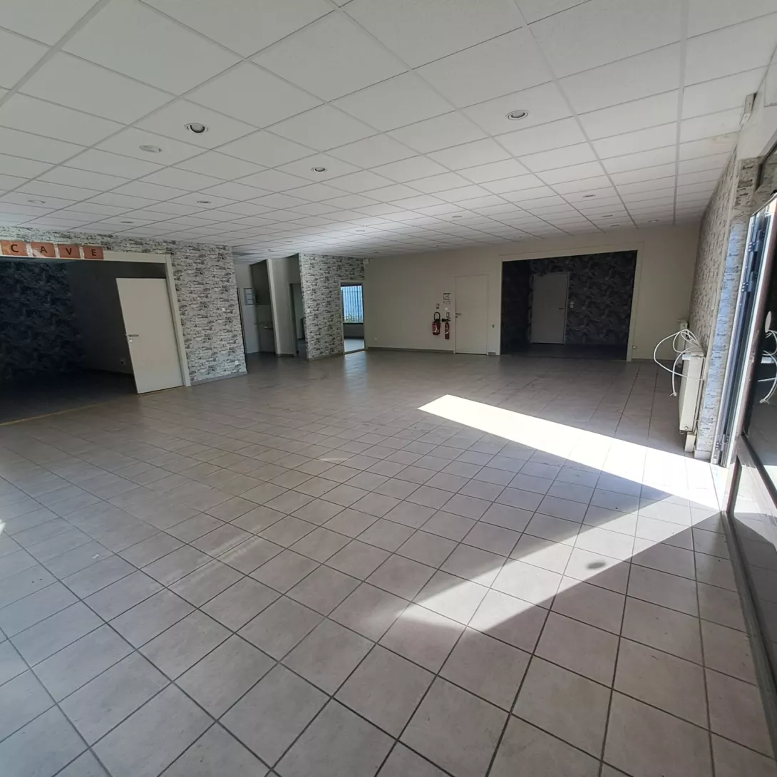  Location local-commercial  890.00m²  à Ormes  (51370)  - ER.42365 - Galerie 2 - Ouvrir l'image en pleine taille