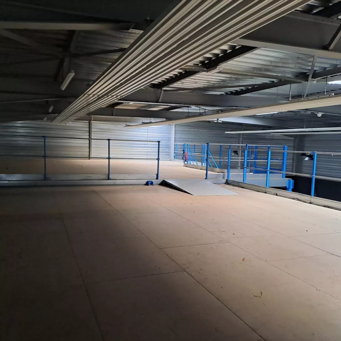  Location local-commercial  890.00m²  à Ormes  (51370)  - ER.42365 - Galerie 3 - Ouvrir l'image en pleine taille