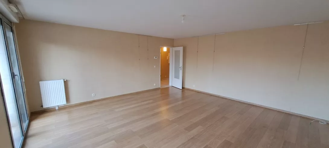  Location local-commercial  64.90m²  à Reims  (51100)  - ER.42372 - Galerie 1 - Ouvrir l'image en pleine taille