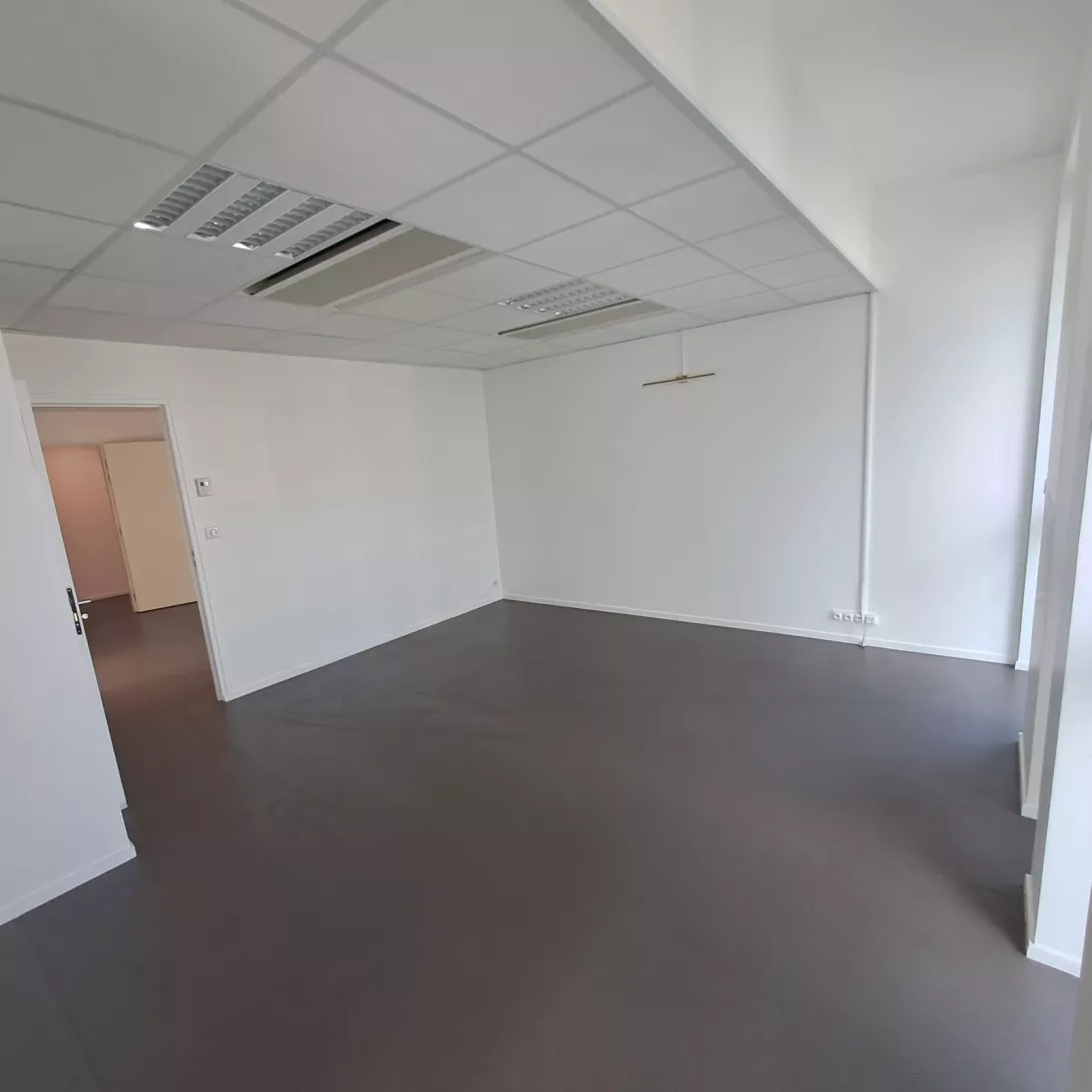  Location local-commercial  70.00m²  à Reims  (51100)  - ER.42586 - Galerie 2 - Ouvrir l'image en pleine taille