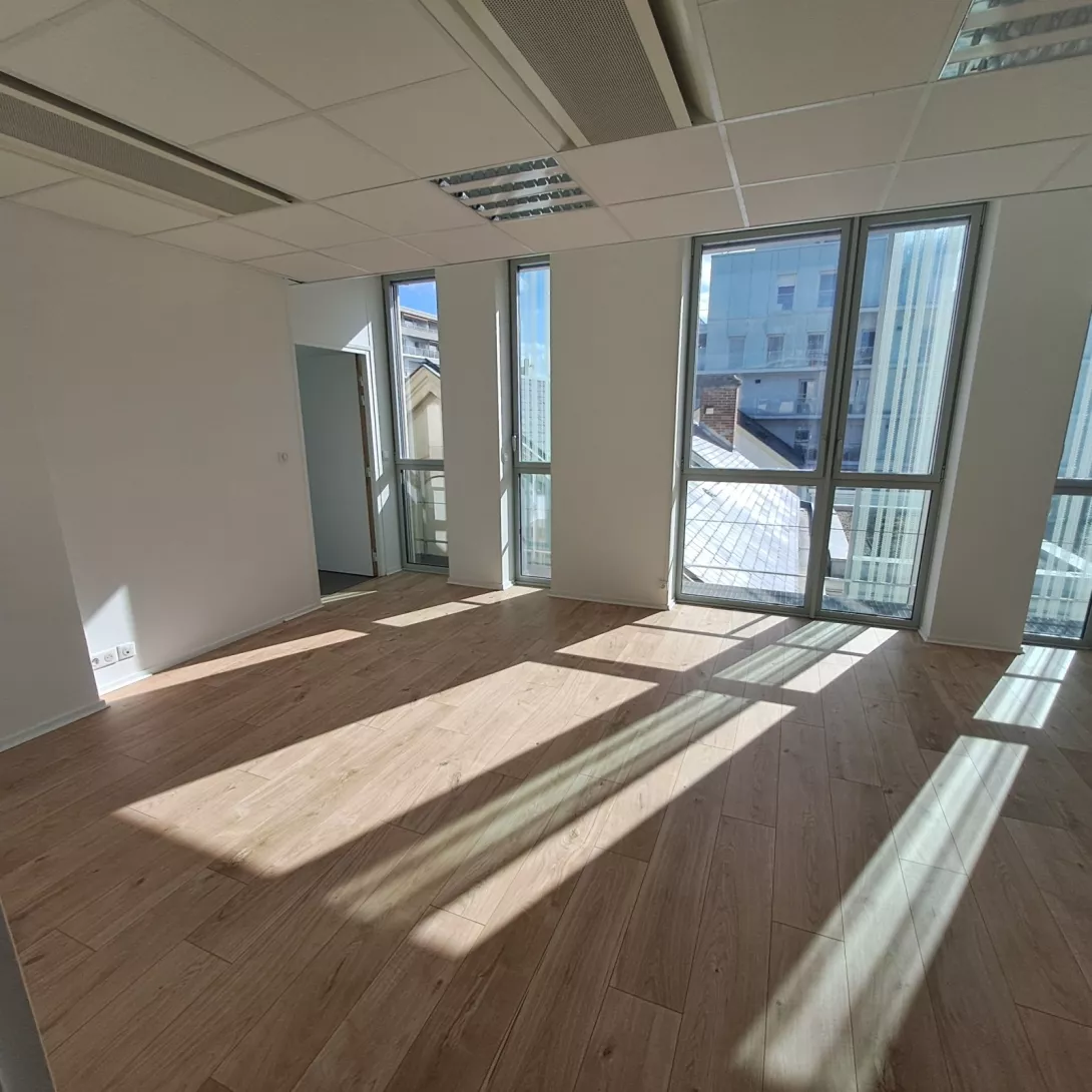  Location local-commercial  70.00m²  à Reims  (51100)  - ER.42586 - Galerie 1 - Ouvrir l'image en pleine taille