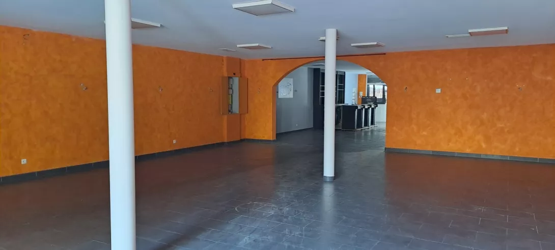  Location local-commercial  270.00m²  à Reims  (51100)  - ER.42600 - Galerie 1 - Ouvrir l'image en pleine taille