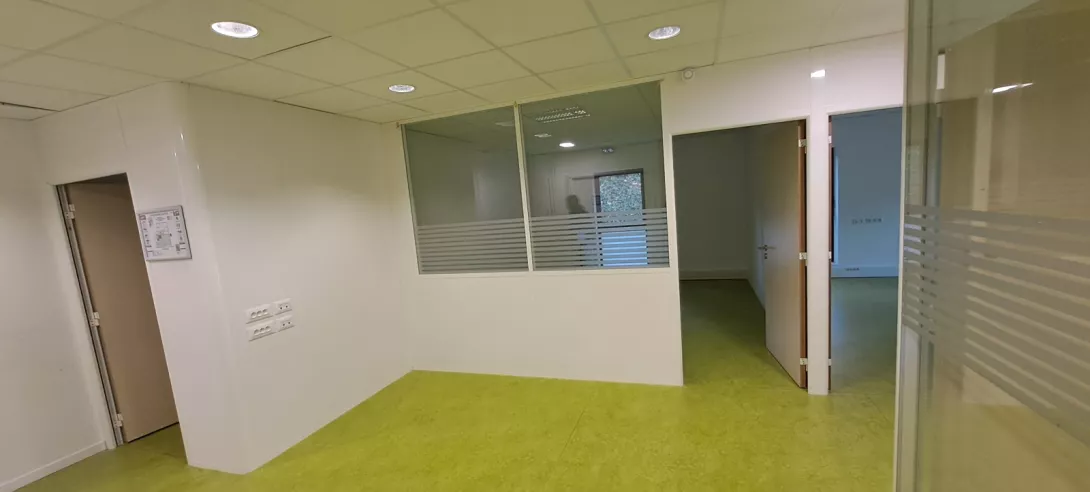  Location local-commercial  117.00m²  à Reims  (51100)  - ER.42633 - Galerie 1 - Ouvrir l'image en pleine taille