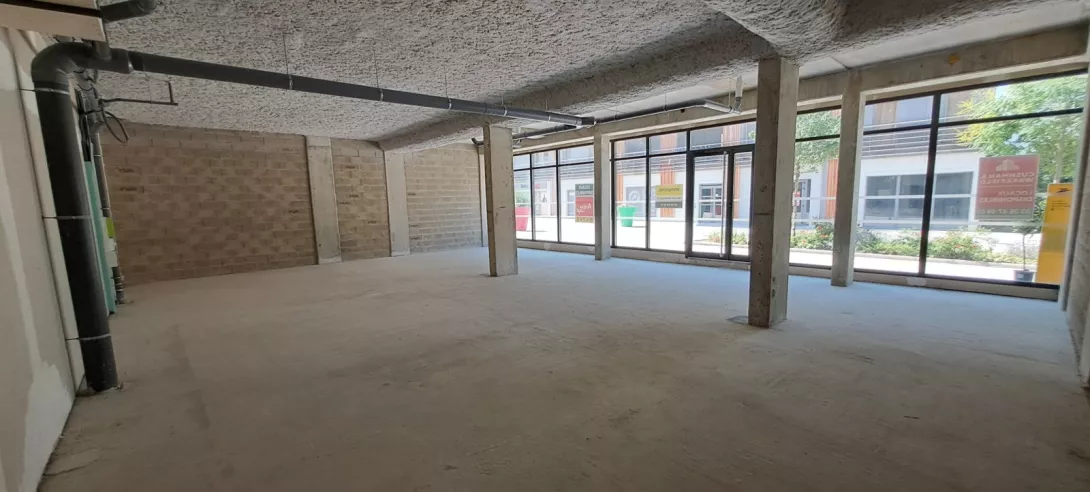  Location local-commercial  142.50m²  à Bezannes  (51430)  - ER.42667 - Galerie 1 - Ouvrir l'image en pleine taille