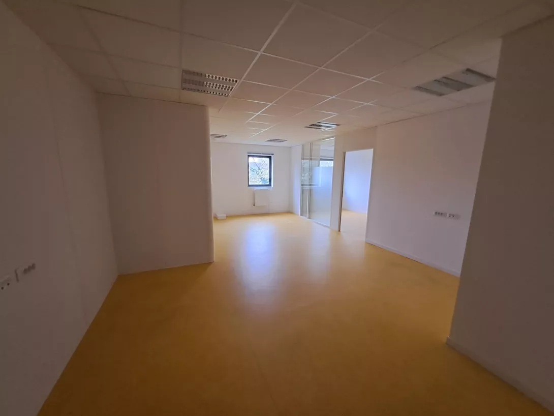  Location local-commercial  969.00m²  à Reims  (51100)  - ER.42733 - Galerie 2 - Ouvrir l'image en pleine taille