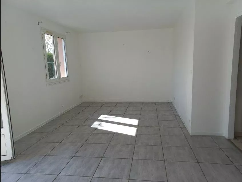  Achat appartement T4  85.00m²  à Pleurs  (51230)  - ER.64826-BIS - Galerie 4 - Ouvrir l'image en pleine taille
