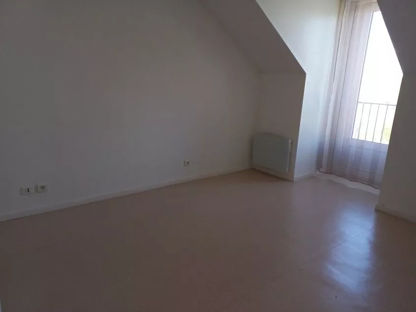 Achat appartement T4  85.00m²  à Pleurs  (51230)  - ER.64826-BIS - Galerie 6 - Ouvrir l'image en pleine taille