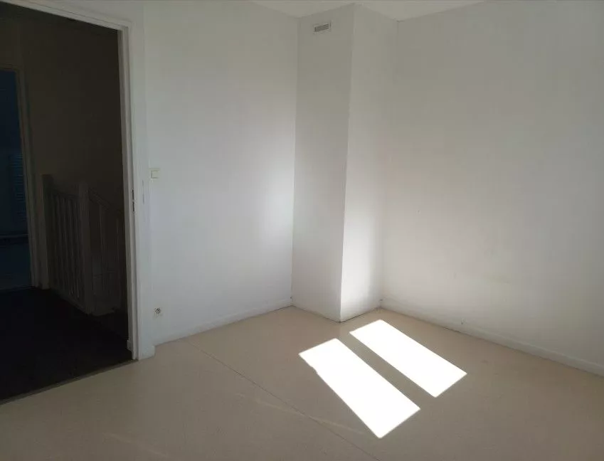  Achat appartement T4  85.00m²  à Pleurs  (51230)  - ER.64826-BIS - Galerie 7 - Ouvrir l'image en pleine taille