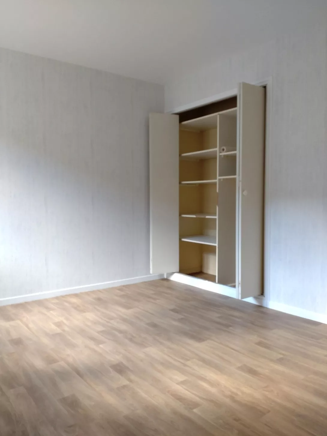  Location appartement T2  58.00m²  à Anglure  (51260)  - ER.64843 - Galerie 2 - Ouvrir l'image en pleine taille