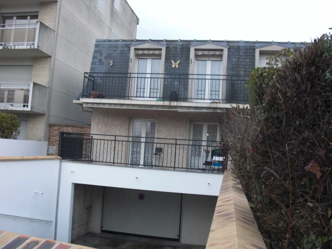  Location box  18.00m²  à Neuilly-Sur-Marne  (93330)  - ER.G1487.01031 - Galerie 1 - Ouvrir l'image en pleine taille